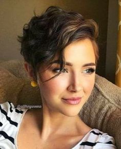 Short Hair Cuts Wavy, Hair Cuts Wavy, Hair Bangs Short, Wavy Bangs, Short Sassy Haircuts, Woman Hairstyles, Edgy Haircuts, Bangs Short, Best Short Haircuts