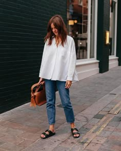 Casual Work Outfits With Birkenstocks, Jeans With Birkenstocks, Brown Birkenstock Outfit, Cos Shirt, Cos Jeans, Birkenstock Outfit, Be Positive, Minimal Chic