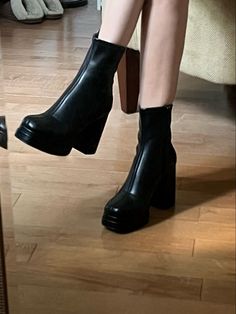 Black Boots Heeled, Black Leather Platform Boots, Aesthetic Winter Boots, Black Fancy Shoes, Winter Boots Aesthetic, Black Boots Outfit Ankle, Platform Boots Aesthetic, Short Platform Boots, Black Platform Boots Outfit