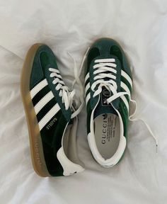 Looks Pinterest, Dr Shoes, Looks Street Style, Shoe Inspo, Aesthetic Shoes, Swag Shoes, Mode Inspo, Adidas Gazelle, Dream Shoes