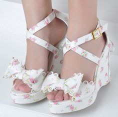 Shoes With Bows, Hak Tinggi, Tokyo Street Fashion, Kawaii Shoes, Girly Shoes, Aesthetic Shoes, Glass Slipper, Grunge Style, Pretty Shoes