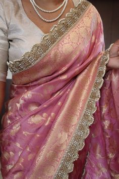 Saree Mother Of The Bride, Latest Traditional Sarees, All Types Of Silk Saree, Latest Trendy Sarees For Wedding, Sari Colour Combination, Trendy Saree Colors, Colourful Indian Outfits, Silk Wedding Saree Brides, Beautiful Sarees Weddings