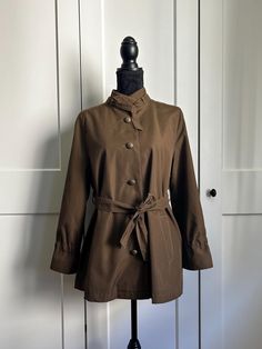 Short Minimalist Jacket, Brown Jacket, Light 90s Jacket TO AVOID THE RETURNS AND FOR THE SAKE OF THE ENVIRONMENT, please pay close attention to the description and measurements of the clothing. If you need any help, do not hesitate to contact me. Thank you for your understanding. Short trench-like jacket in brown color with beautiful buttons, two side pockets, and a belt to tie. It is very minimal, with special little details. Perfect for spring and fall outfits. It fits best women's size M, but Brown Double-breasted Belted Outerwear, Brown Double-breasted Outerwear With Belted Cuffs, Brown Collared Utility Jacket With Buttons, Classic Brown Utility Jacket For Spring, Spring Brown Utility Jacket For Workwear, Classic Brown Outerwear With Belted Cuffs, Brown Button-up Utility Jacket For Work, Vintage Brown Utility Jacket For Spring, Belted Brown Outerwear For Work