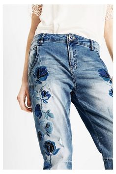 Ropa copada Refashioning Clothes, Jeans Dama, Diy Jeans, Denim Embroidery, Diy Clothes And Shoes, Denim Projects, Denim Wear