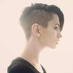 Dyke Hair, Shaved Pixie Cut, Shaved Pixie, Pixie Cut With Undercut, Cute Short Haircuts, 얼굴 그리기