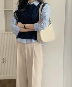 Hijab Pants Outfit, Tan Dress Pants Outfit, How To Style Cream Pants, Beige Dress Pants Outfit, Summer Mute Fashion, Beige Pants Outfit Work, Beige Trousers Outfit Casual, Do Do Hee Outfits, Beige And White Outfit