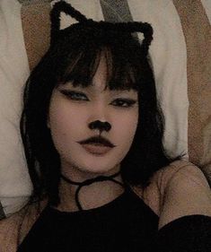 Black Cat Make Up For Halloween, Diy Black Cat Costume For Women Halloween Makeup, Simple Black Cat Makeup, Cat Costumes Makeup, Halloween Ideas Easy Costumes, Cat Makeup Inspo Halloween, Simple Black Cat Makeup Halloween, Simple Halloween Cat Makeup, Plus Size Cat Costume