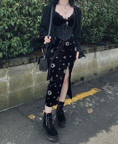 Clothing recommendation Peony Aesthetic, Street Outfits, Mode Hippie, Cosplay Kawaii, Dark Feminine, Nice Outfits, Original Characters, New Rock, Aesthetic Dark