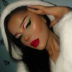 Creative Christmas Makeup Looks, Creative Christmas Makeup, Christmas Makeup Looks, Holiday Eyeshadow, Holiday Makeup Looks