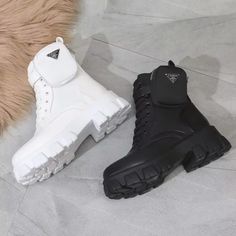 Combat Boots Platform, Oxford Shoes Women, College Shoes, Ankle Combat Boots, White Ankle Boots, Luxury Boots, Black Leather Oxfords, Flat Booties, Hanging Door