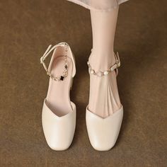 Square Toe Shoes, Elegant Shoes, Pumps Shoes, Fabulous Shoes, Ladies Shoes, Shoes Heels Pumps, Heels Pumps, Classic Shoes, Toe Shoes