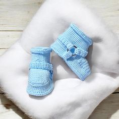 These handmade baby blue crochet cowboy boots are the perfect blend of comfort and style for your little one! 🌟 Designed with a unique harness-style buckle, these baby boy booties are not only cozy but also super stylish. Made from soft, organic cotton, these booties are breathable, eco-friendly, and ideal for sensitive baby skin. Whether it's cold weather or indoor use, these booties will keep those tiny toes warm and snug.  Looking for a special baby shower gift or something unique for a new mom? These custom cuffed baby booties are a fantastic choice. Each pair is carefully handcrafted, making them perfect for a baby's first steps, crib shoes, or even a baby's first birthday gift! Available in sizes from 0-12 months, they're a great option for any occasion.  - Handmade with soft, organ Crochet Cowboy Boots, Blue Cowboy Boots, Harness Style, Baby Boy Booties, Baby's First Step, Custom Crib, Little Cowboy, Blue Crochet, First Birthday Gifts