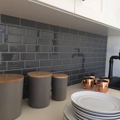 the kitchen counter is clean and ready to be used as a backsplash for cooking