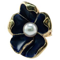 Blue Enamel Pearl Ring Flower 14K Gold Vintage This pretty vintage ring is crafted in solid 14K gold. The natural cultured Pearl measures 7mm. The blue enamel on the petals is in good condition. The top of the ring measures 25mm x 20mm. The setting elevates 11mm high above finger. This vintage ring weighs 10.6 grams. Size 9. Estate Diamond Jewelry, Round Diamond Earrings, Antique Jewelry Rings, Estate Rings, Ring Flower, Floral Ring, Blue Topaz Earrings, Gold Cocktail, Enamel Ring