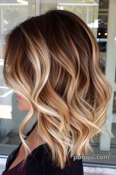 Balayage Hair Brunette With Blonde Caramel Highlights, Brown To Blonde Root Melt, Highlights Blonde Hair Balayage, 2024 Blonde Highlights, Balayage Hair Light Brown To Blonde, Warm Bronde Balayage Medium Length, Dark Blonde Balayage Short, Blonde Hair With Caramel Highlights, Medium Length Balayage