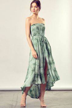 WOVEN DRESS Size + Fit - Model is wearing size S - Measurements taken from size S - 5'9" / 175CM - 32-24-34 Tube Maxi Dress, Stylish Maxi Dress, Tube Maxi Dresses, Tie Dye Maxi Dresses, Tie Dye Maxi, Strapless Maxi, Pleated Bodice, Strapless Maxi Dress, Tie Dye Dress