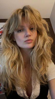 Modern 70s Shag Haircut, Unstyled Shag Haircut, Long Shaggy Haircuts, 70s Haircuts, 70s Shag, Shaggy Haircut, Rocker Hair, Messy Haircut