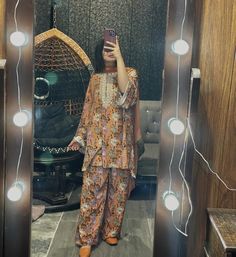 Full Sleeve Gowns, Jalabia Styles, Cute College Outfits, Sister Poses, Womens Trendy Dresses, Pakistani Fashion Casual, Pakistani Dresses Casual, Pakistani Fancy Dresses