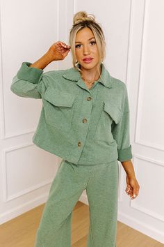 - This adorable top is the versatile piece you need in your wardrobe this season! - Soft, sage hued material with a ribbed texture - Collared neckline - Button down front - Two chest pockets - Long sleeves with buttoned cuffs - Relaxed silhouette that falls to a straight hemline Measurements S : Bust 42", Hip 40", Length 19.5", Sleeve Length 18", Waist 40". M : Bust 44", Hip 42", Length 20", Sleeve Length 18", Waist 42". L : Bust 46", Hip 44", Length 21.5", Sleeve Length 18.5", Waist 44". Fall Button-up Blouse In Medium Wash, Acid Wash Button-up Fall Outerwear, Relaxed Fit Utility Button-up Tops, Green Utility Button-up Top, Utility Button-up Tops With Snap Buttons, Tech Gloves, Relaxed Jeans, Best Seasons, Model Fits