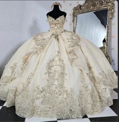 White And Gold Quinceanera Dresses, Champagne Quince Dresses, Gold Quince Dress, Quinceanera Dresses Off The Shoulder, Champagne Quinceanera, Birthday Party Sweet 16, Gown Birthday