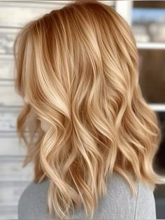 Short Strawberry Blonde Hair With Highlights, Blonde With Red Lowlights Hair Fall Caramel Highlights, Blonde With Strawberry Blonde Lowlights, Blonde Copper Hair, Reddish Blonde Hair, Hair 2025, Colors For 2024, Blonde Hair Colors, Summer Blonde Hair