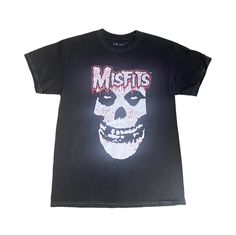 30/1 100% Authentic 100% Officially Licensed 100% Cotton Soft, Rare Misfits Band Fiend T-Shirt. Brand New In Perfect Condition With Black Wash And Big Text. Unisex. 30/1 And 18/1 Are Refering To The Garment Thread And The Number Of Stitches Per Inch. An 18/1 T-Shirt Is A Normal Standard T-Shirt. A 30/1 Garment Is Made From Finer Thread With More Stitches Per Inch. This Results In A Softer And Thinner Garment With A More Fitted Cut Than The 18/1. Distressed Black Shirt For Streetwear, Black Distressed Shirt For Streetwear, Distressed Black Cotton Shirt, Black Distressed Cotton Shirt, Misfits Fiend, Misfits Shirt, Misfits Band, Deadpool T Shirt, Racing Shirts