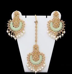 22kt yellow gold plated Mint green meenakari enamel detaling Kundan and Pearl gemstone Pushback earring and maang tikka jewelry set International shipping available whatsapp 551-298-2184 Maang Tikka Kundan, Tikka Jewelry, Maang Tikka, Pearl Gemstone, Earring Jewelry, Indian Jewelry, Mint Green, Jewelry Set, Earring Set