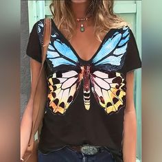 Butterfly Print V Neck T-Shirt, Casual Short Sleeve For Spring & Summer Xl14 Size Labeled On Item Is 'Xxl', Same As Us 14' Bust Size: 45.7in Length: 26.8in Description Beautiful Butterfly Print Design That Ads A Touch Of Nature To Your Outfit Perfect For Spring And Summer With Its Lightweight And Breathable Fabric Comfortable V-Neck Design That Flatters Your Neckline Casual Short Sleeve Style That Is Versatile For Any Occasion Product Details Material:Polyester Length:Regular Patterned:Butterfly Casual V-neck Top With Butterfly Print, Casual V-neck Butterfly Print Tops, Casual Black Tops With Butterfly Print, Casual Black Top With Butterfly Print, Black Cotton T-shirt With Butterfly Print, Casual T-shirt With Butterfly Print, Black V-neck Top With Letter Print, Black Printed Graphic Tee, Black Graphic Tee With Print