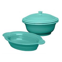 two green casserole dishes sitting next to each other