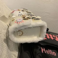 Hello Kitty Messenger Bag Aesthetic Bag, Y2k Kawaii, Kawaii Kitty, Kawaii Bag, Aesthetic Bags, Hello Kitty Bag, Kitty Plush, Iconic Fashion, Kawaii Aesthetic