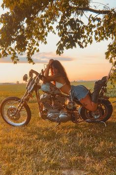 Check out this photo from Angel Claw Satisfying Pics, Biker Outfits, Edgy Western, Aesthetic Wardrobe, Chick Outfit, Biker Fashion, Biker Babe