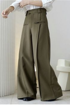 Color Pants, Solid Color Pants, Pants Design, New Classic, Mode Inspiration, Amelie, Fashion Sewing, Fashion Details, Look Fashion