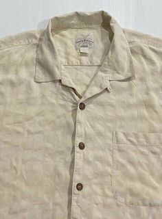 Excellent Used Condition Men's Tommy Bahama Relax 100% Silk Shirt  Size L  (armpit-to-armpit measurement is 24") Short Sleeve  Button Down  Light Yellow  Chest Pocket Textured Checkered Print Classic Buttoned Tops For Vacation, Classic Vacation Tops With Buttons, Vintage Linen Shirt With Pockets, Vintage Shirt With Button Closure For Vacation, Vintage Button-up Shirt For Vacation, Vintage Linen Shirt With Button Closure, Vintage Linen Shirt With Buttons, Vintage Linen Button-up Tops, Vintage Collared Linen Shirt