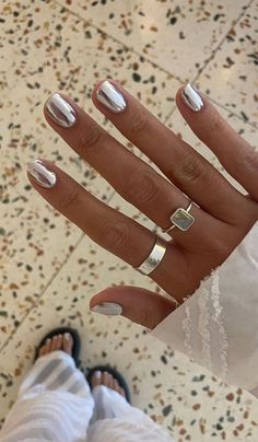 25. Mirror Mirror Nails Chrome nail art is a mesmerizing trend that adds a touch of contemporary elegance to your nails. The stunning, metallic... Firework Nails, Blue Chrome Nails, Chrome Nail Art, Milky Nails, Nagellack Trends, Chrome Nail