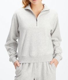 Athleisure Half-zip Tops With Pockets, Casual Relaxed Fit Half-zip Activewear, Half-zip Sports Tops With Pockets, Relaxed Fit Athleisure Sweatshirt With Pockets, Sports Tops With Pockets And Half-zip, Half-zip Loungewear Tops With Pockets, Loungewear Half-zip Tops With Pockets, Sporty Tops With Ribbed Cuffs For Relaxation, Workout Tops With Ribbed Waistband And Relaxed Fit