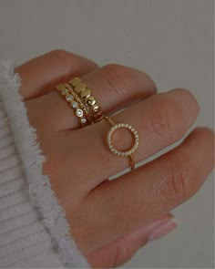 Designer Rings Aesthetic, Rings Aesthetic Gold Simple, Aesthetic Gold Ring Designs, Trendy Ring Designs, Ring Inspiration Aesthetic, Everyday Gold Rings For Women, Layer Rings Gold, Gold Casual Rings, Trendy Rings Aesthetic