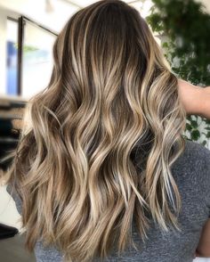 Full Balayage Brunettes Blondes, Balayage Hair Brown To Blonde, Bayalage Brunette Blonde, Full Balayage Brunettes, Blond Bayalage On Brown Hair, Brunette With Blonde Highlights Balayage, Brunette To Blonde Balayage Hair, Honey Bayalage Brunette, Spring Balayage