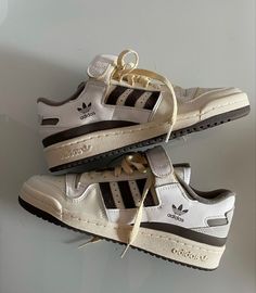 Adidas Shoes Outfit, Adidas Forum, Shoe Wishlist, Funky Shoes, Fresh Shoes, Hype Shoes, Shoe Inspo, Aesthetic Shoes