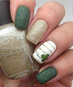 Shamrock Nails, March Nails, St Patricks Day Nails, Nail Art Stripes, Unghie Nail Art, Lucky Shamrock, Green Nail, Striped Nails, Simple Nail Art Designs