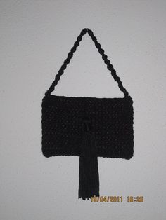 Elegant black night purse with pink lining. Very discrete and goes well with the majority of night dresses or suits! All handmade in crochet. Black Night, Night Dresses, Blackest Night, Clutch Handbag, Night Dress, Evening Bags, Clutches, Purses And Handbags, Portugal