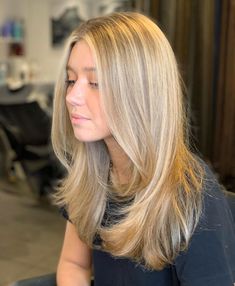 Blond Highlights Medium Length Hair, Blonde Ideas For Brunettes, Neutral Dimensional Blonde, Blonde Balayage Haircut, Blonde Hair Ideas Straight, Blond Hair Ideas For Summer, Very Blonde Balayage, Unstyled Haircuts, Haircut For Blonde Hair