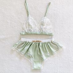 WAKABA mean is a new leaf in Japanese. This silky boxer made with  Pistachio green satin (polyester) & White lace (nylon) White cotton waist band. Beige velvet bow in front. Boxer and bra sold separately. The matching bra available. https://www.etsy.com/listing/1221170453/pistachio-green-silky-satin-brastyle?click_key=4273b682989cb60e3eb8c0148bf0ba4e5147bed8%3A1221170453&click_sum=2588c242&ref=shop_home_active_10 *Size* XS (Hips:32-35inches/81-89cm) Small (Hips:35-38inches/89-97cm) Medium (Hips: Green Satin Sets For Summer, Green Satin Set For Summer, Green Satin Summer Set, Fitted Satin Green Sets, Fitted Green Satin Sets, Small Hips, Smaller Hips, Sleepy Head, Pistachio Green