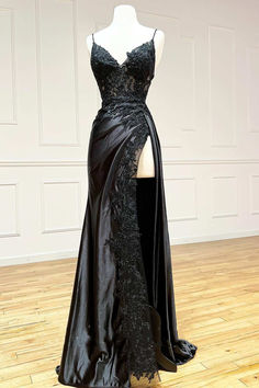 Black Appliques V-Neck Lace-Up Prom Gown with Slit – Modsele Era Victoria, Moda Grunge, Black Lace Evening Dress, Lace Long Prom Dress, Printed Prom Dresses, 파티 드레스, Chique Outfits, Prom Dresses Sleeveless, Prom Dress Inspiration