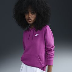 Club Fleece sweatshirts, universally loved for their coziness and consistency, are for everyone. A cold-weather essential, this easy-to-layer hoodie is a go-to whether you're pairing it with your favorite jacket or wearing it around the house. Purple Nike Sweatshirt, Hoodies Nike, Layered Hoodie, Nike Sportswear Club Fleece, Purple Nikes, Womens Outfit, Nike Fleece, Nike Sweatshirt, Women's Sweatshirts