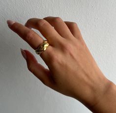 Minimalist dome ring Thick Gold Ring, Everyday Ring, Dome Ring, Chunky Rings, Everyday Rings, Domed Ring, Thumb Rings, Style Minimalist, Ring Gold