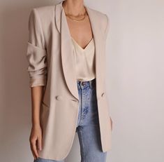 Beige Business Casual, Flattering Business Casual Outfits, Smart Casual Work Outfit, Asymmetrical Shirt, Elegante Casual, Classy Work Outfits, Smart Casual Outfit, Casual Work Outfits