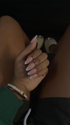 Oval Tips Nails, White Tip Nails Almond Shape, Classy Girl Nail, Aesthetic Almond French Tip Nails, Acrylic Nail Designs For Work, Cute Almond French Nails, Natural Nail Ideas Almond, Oval French Tips Nails, Gel X Almond French Tip