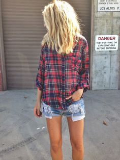 Casual look... Look Short Jeans, Denim Shorts Outfit, Surfer Girl Style, Look Short, Cooler Look, Mode Inspo, Surfer Girl, Looks Style