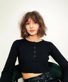 40 Stylish Blunt Bob With Bangs Trends To Try In 2023 Κούρεμα Bob, Trendy Bob Hairstyles, Bob Hairstyles With Bangs, How To Cut Bangs, Bob Haircut With Bangs, Trendy Hairstyle, Bob With Bangs, Penteado Cabelo Curto