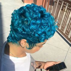 Finger Waves Short Hair, Short Hair Designs, Short Hair Hairstyles, Natural Hair Short Cuts, Short Hair Pixie Cuts, Finger Waves, Dyed Hair Inspiration, Short Sassy Hair, Dyed Natural Hair